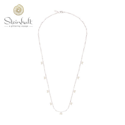 Design Necklace with white Swarovskipearls
65 cm lenght