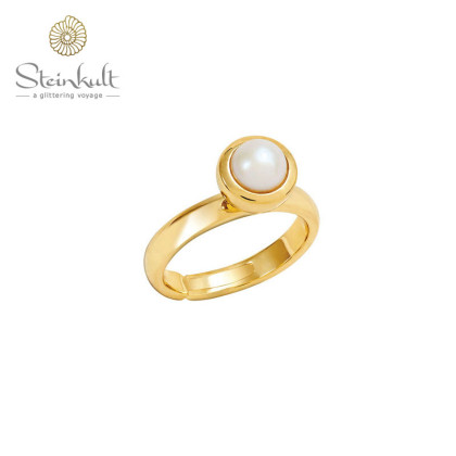 Ring with white Freshwater Pearl 